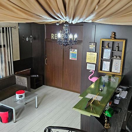 Flamingo Hotel Pitesti Ngoại thất bức ảnh