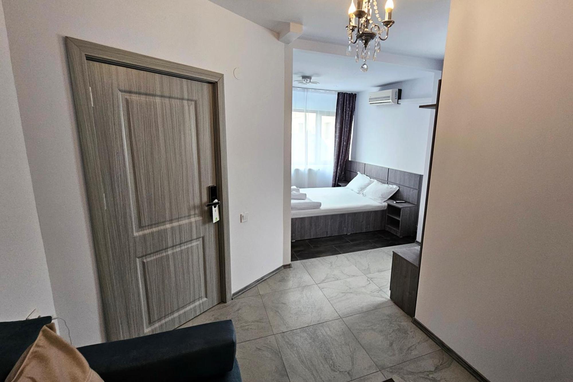 Flamingo Hotel Pitesti Ngoại thất bức ảnh