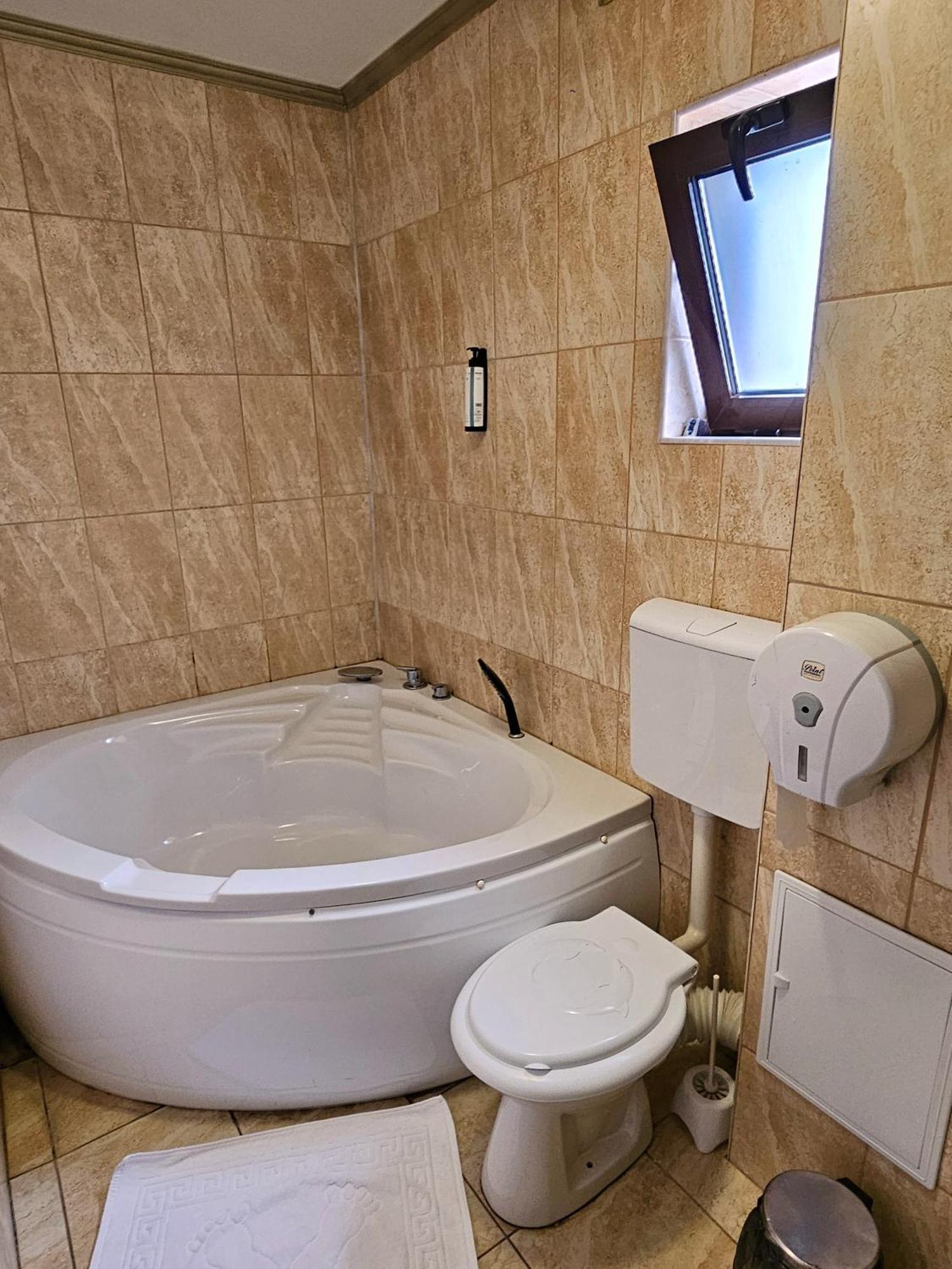 Flamingo Hotel Pitesti Ngoại thất bức ảnh