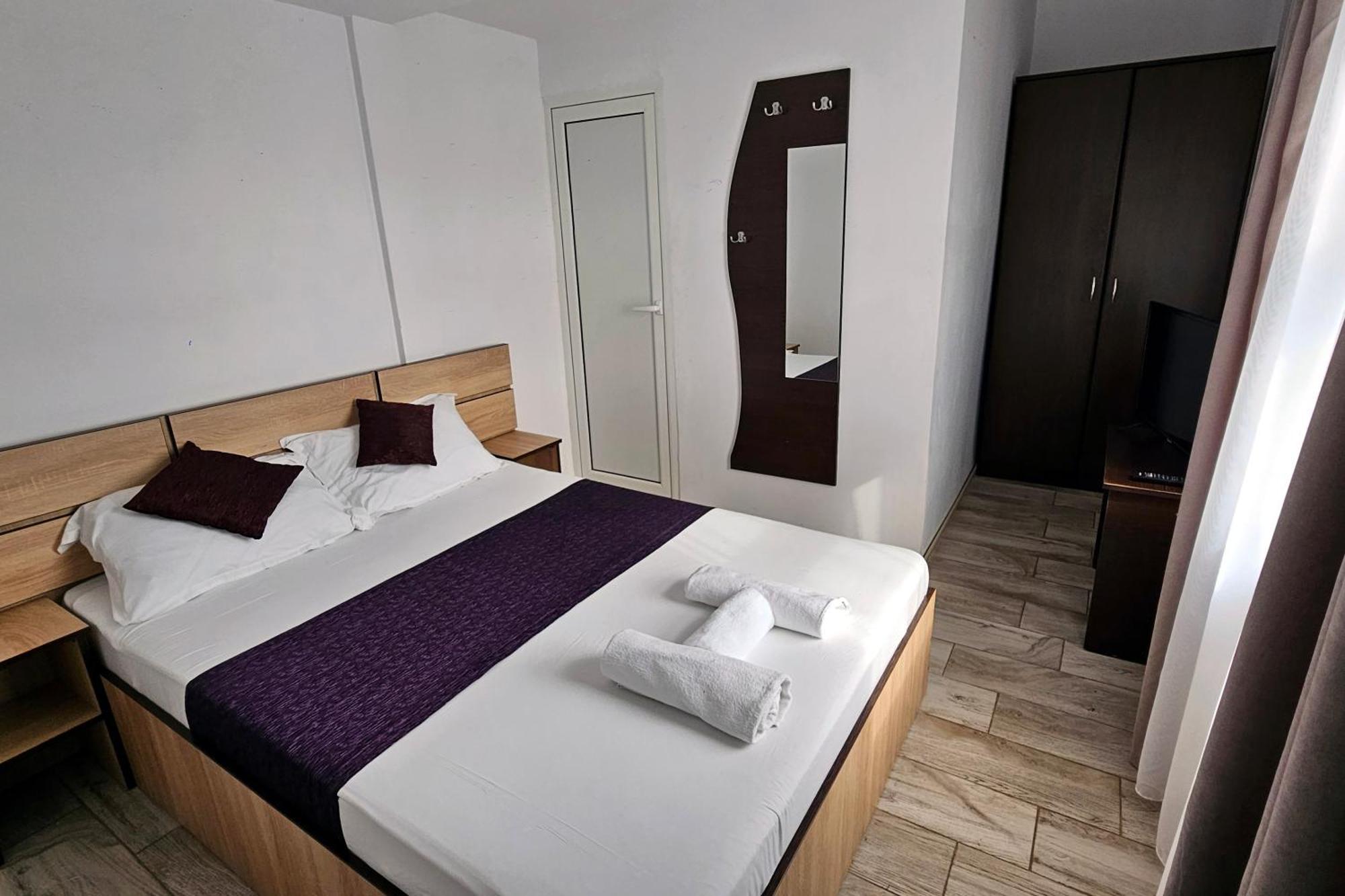 Flamingo Hotel Pitesti Ngoại thất bức ảnh